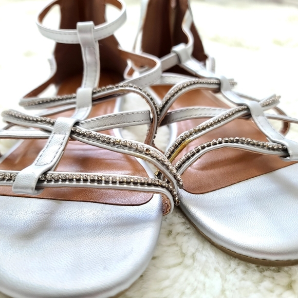 Mix It size 9 strappy sandals silver with rhinestones, worn once, pics show glue - Picture 4 of 15